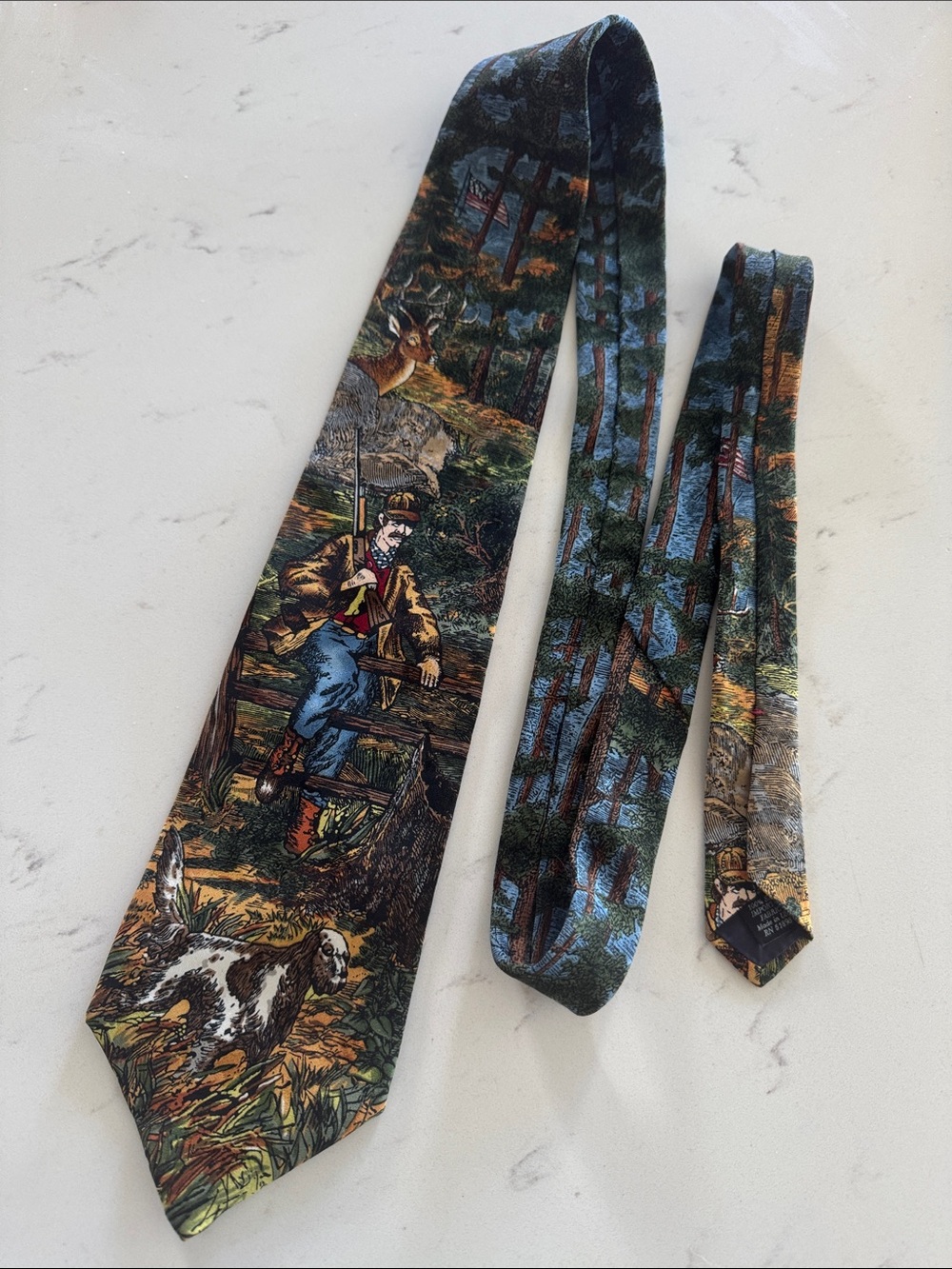 Van Heusen Hunting Scene Tie in Green and Brown